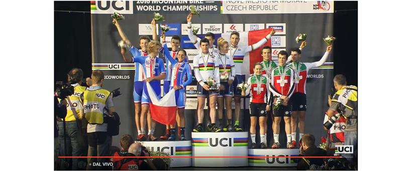 Podio premiazione staffetta quattro corridori per squadra