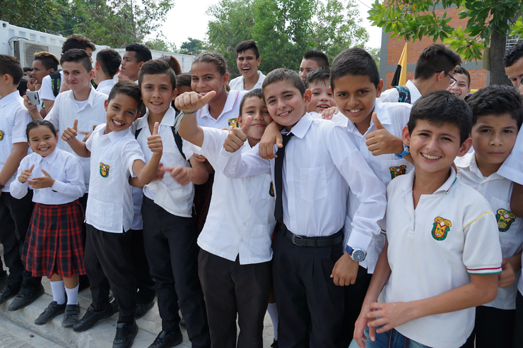 Grupo de estudiantes del colegio Agropecuario La Fortuna en Barrancabermeja