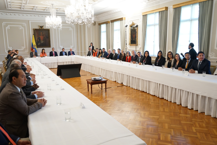 Grupo de garantes en firma de decreto que regula el registro calificado en educación superior