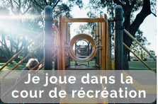 je joue dans la cour de récréation